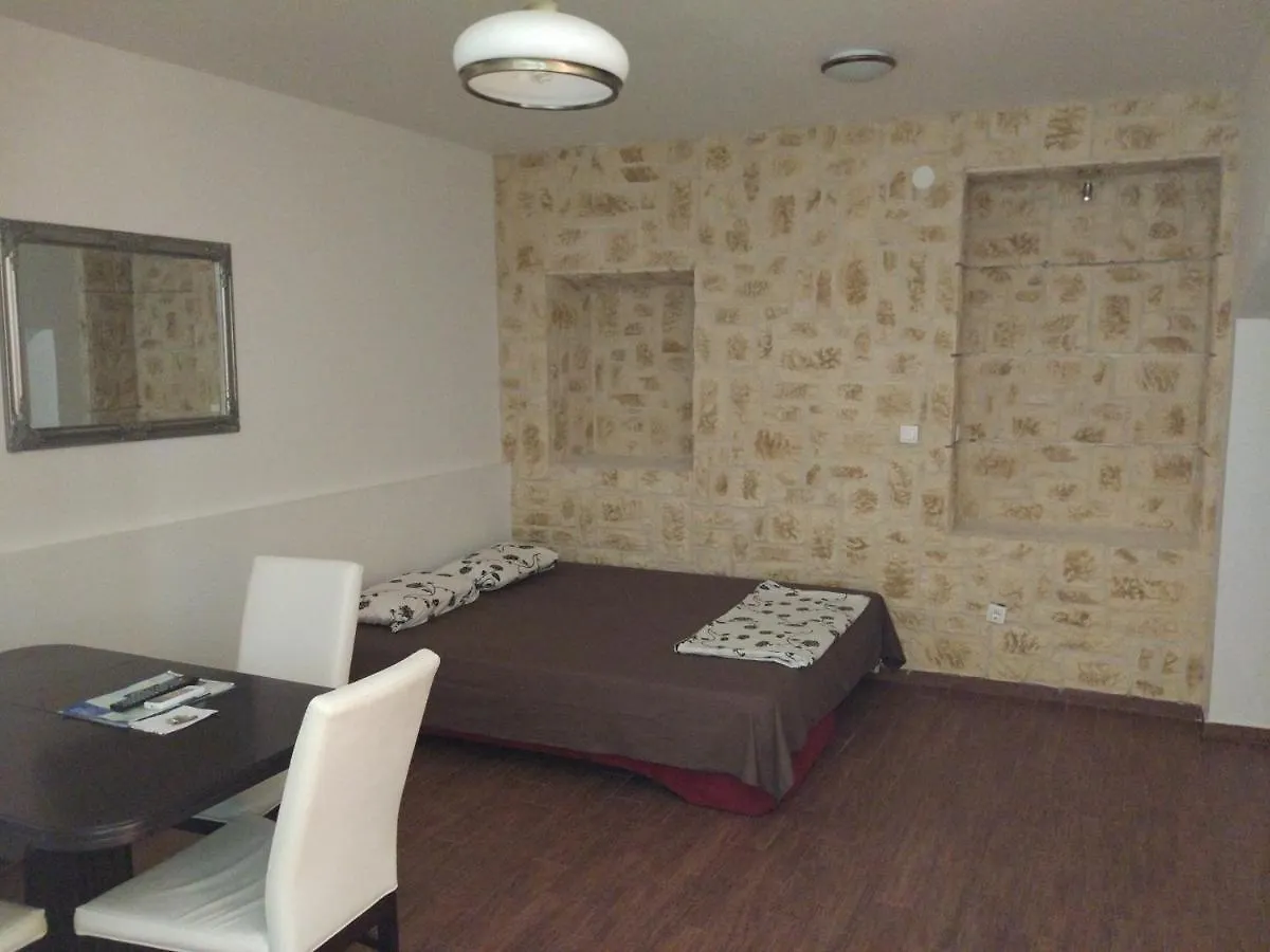 Appartamento Pag studio Garden Pag Town